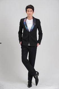 娱乐吃瓜君长腿男星是谁,娱乐吃瓜君曝光长腿男星，网友热议其帅气形象